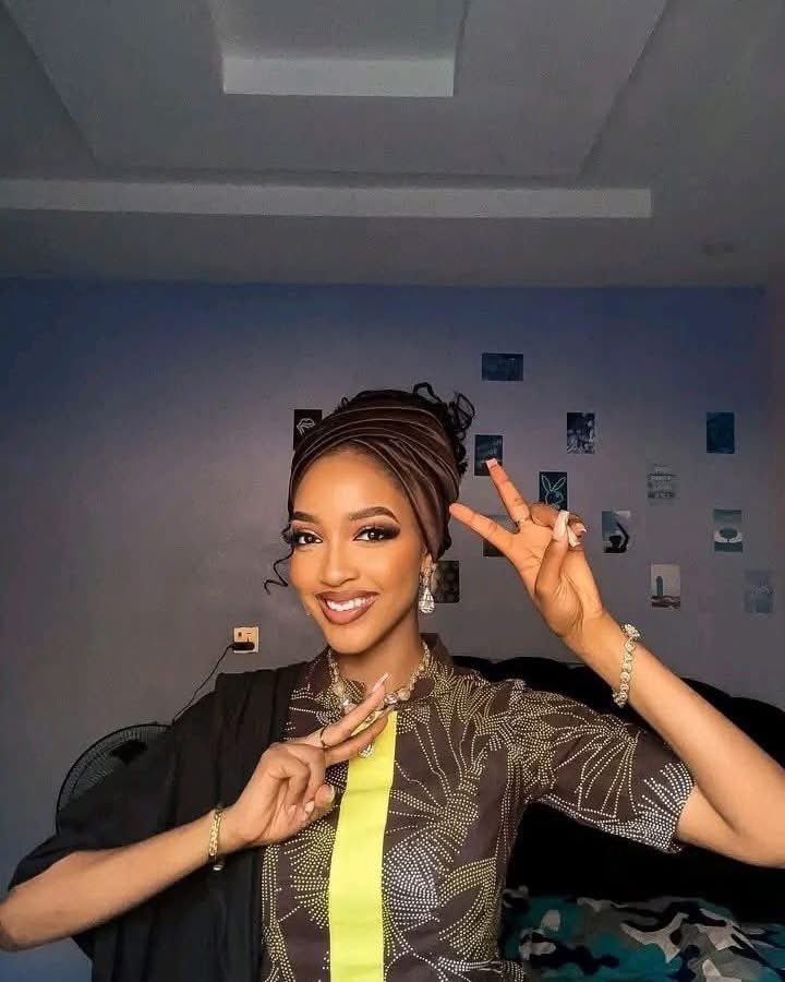 lightskinstar1's tweet photo. If you are a Bluethopia fan say hi!!!

#bbnaija https://t.co/e6AinRCphc
