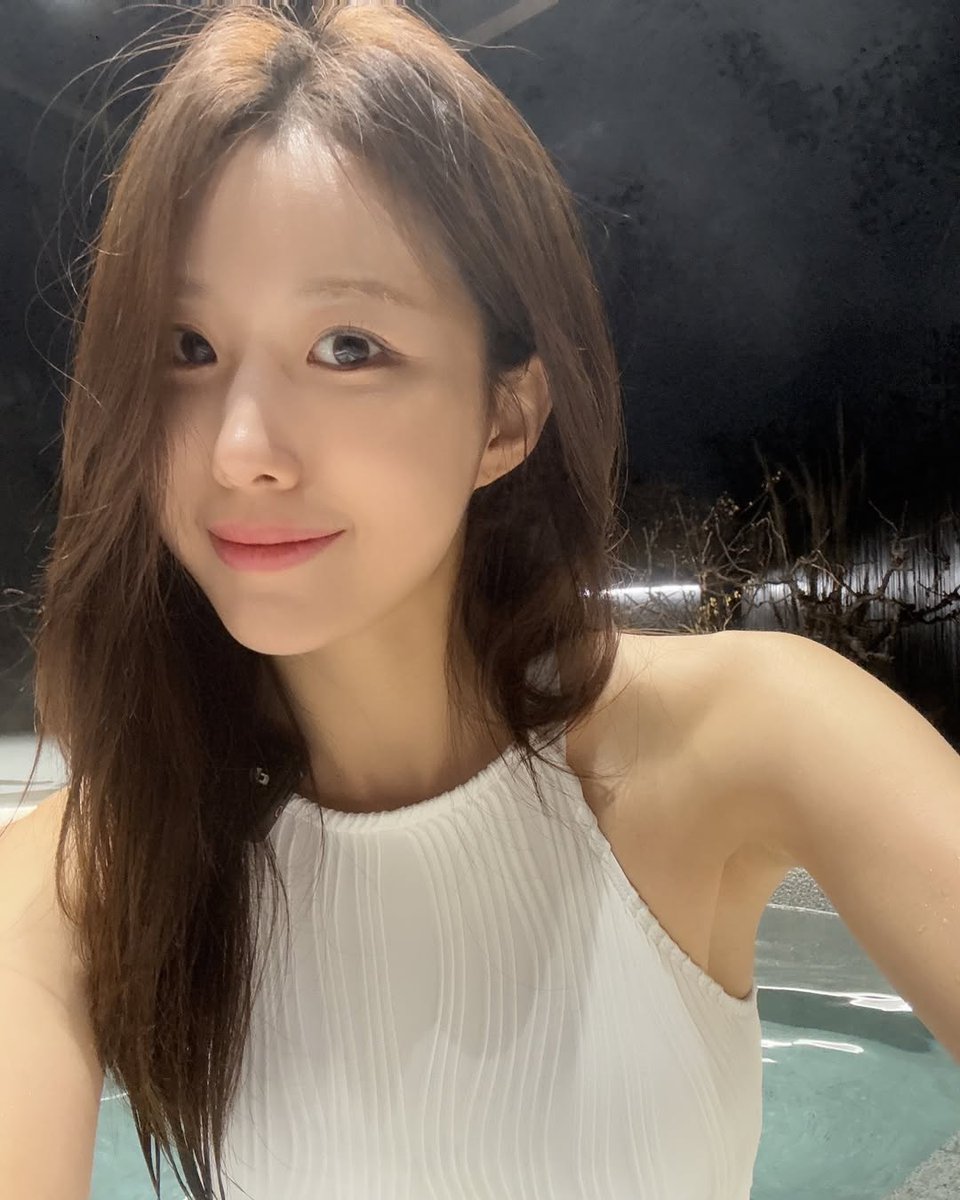 Luna15e's tweet photo. 新加坡交友dd❗️❗️
男生优先，本人女，坐标在女皇镇这边
想要认识新朋友，最好是帅哥，20-30左右，油腻大叔勿扰。但是本人交友看眼缘，可以先pm我 ，可互发照片
关于有什么活动，总之跟我一起玩绝对不会无聊，本人话多，是个e人一起疯，i人就照顾你
#认识新朋友 #新加坡生活   #交朋友 #留子 https://t.co/qABUsUkQY2