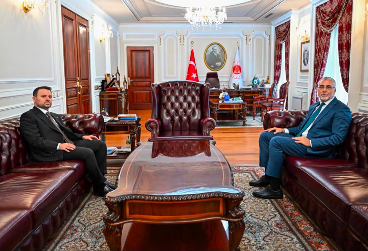 isikhanvedat's tweet photo. Adalet Bakanımız Sayın @abakingurlek ile bir araya gelerek ortak çalışma alanlarımıza dair politika ve projelerimizi ele aldık.

Nazik ev sahipliği için Sayın Bakanımıza teşekkür ediyorum. https://t.co/60B9zx37pW
