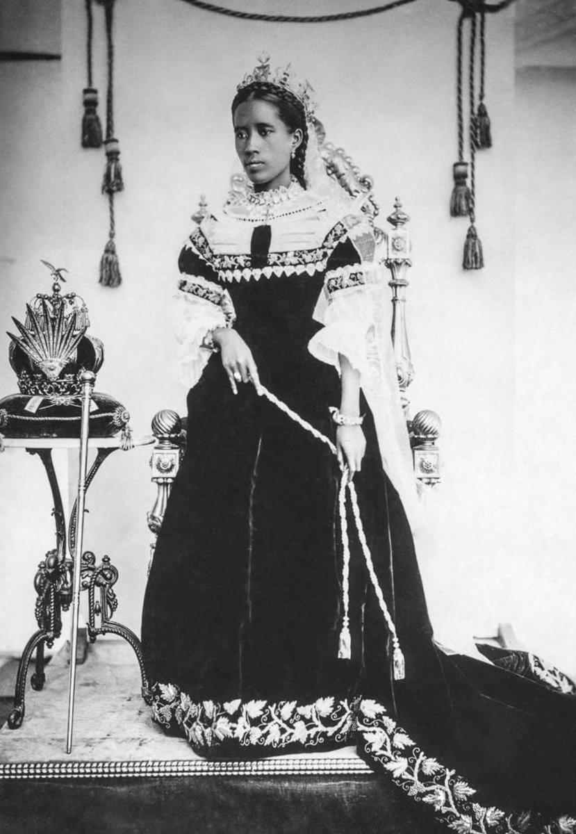 Madagascar24now's tweet photo. The last Queen of #Madagascar, Ranavalona III, was exiled after the French colonized the island in 1897.
She never returned to her homeland.
One of the most emotional chapters in Madagascar's #history🇲🇬
#news https://t.co/PaVnTRsXAF