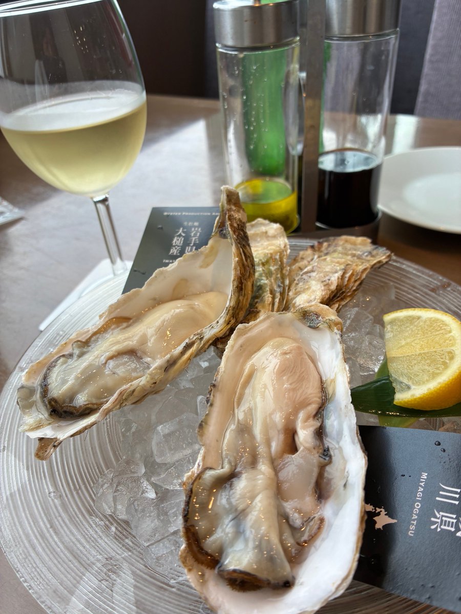 AyakoK324's tweet photo. 自分にご褒美をあげたくて…。
生牡蠣を食してしまいました😅
今年、最初で最後の生牡蠣としますので🙇‍♀️   泣けるほど美味しかった https://t.co/xzpAWfI5ZJ