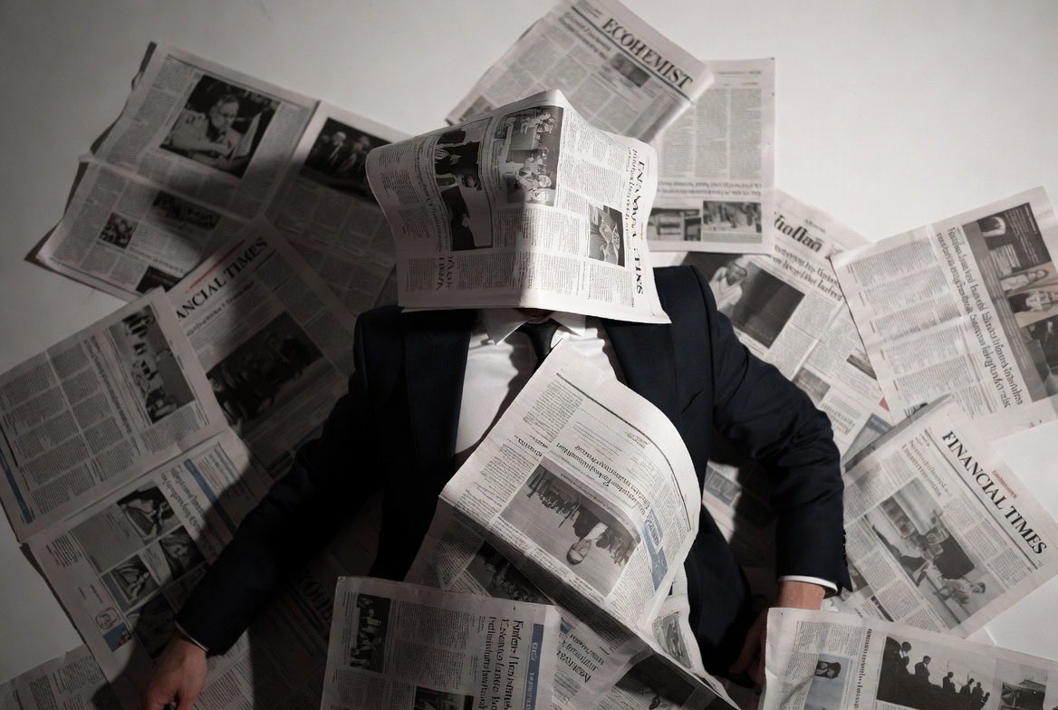 broadsheetboy's tweet photo. #newspaperfetish #broadsheetnewspapers #businessman #newspapers #fetish https://t.co/cKlPwaKLL9