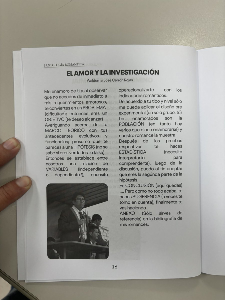 TrujiYo's tweet photo. Perú Libre también ha publicado un libro muy interesante: “Antología Romántica: así habla el corazón perulibrista”, un poemario.

El libro, editado por la mamá de Cerrón, recoge un poema erótico de Valdemar Cerrón.

La publicación le costó al estado S/. 31,000. https://t.co/XBXfUvZSSJ