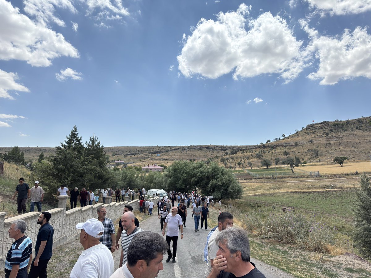 AhMettanrgnn's tweet photo. İlçe Başkanımız Sn.Turgut Koç,ile birlikte Kuşcağız Mahalle Muhtarımız Sn.Osman Korkmaz’ın kıymetli annesinin cenaze namazına katıldık.

Merhumeye Allah’tan rahmet,Korkmaz ailesine ve yakınlarına sabır ve başsağlığı diliyorum.
@abuyukgumus @huseyinokandan @mtevfikkurtuncu @Koc72T https://t.co/hQ2LkeFvCd