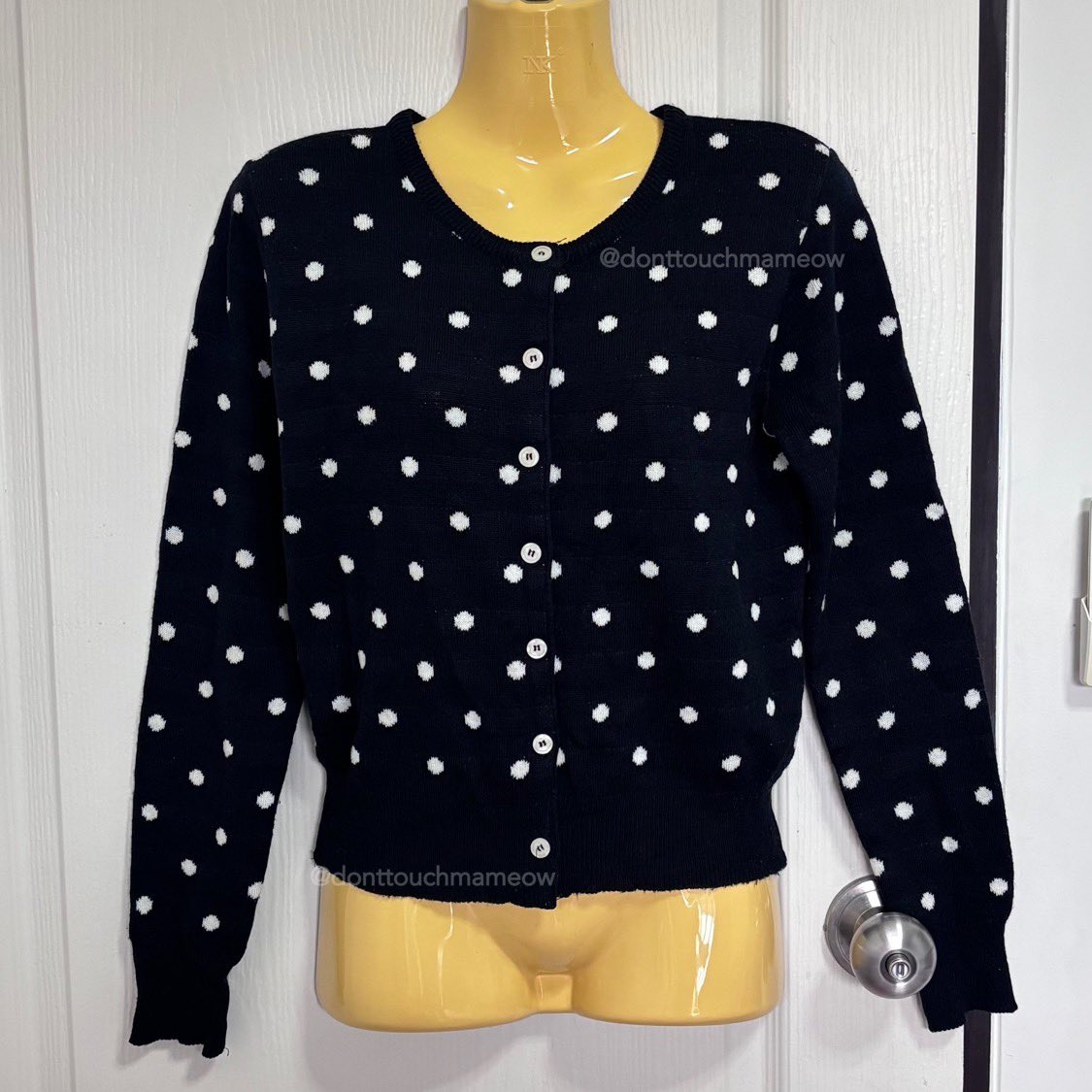 donttouchmameow's tweet photo. (💭) ส่งต่อ*

cardigan polka dot
เสื้อคาร์ดิแกน ผ้าบาง ลายจุด
— อก 34-40" ยาว 21"

𓍯 120 บาท 𓂃
📬 *ค่าส่ง 35

#ส่งต่อเสื้อผ้า #ส่งต่อbeming #ส่งต่อstylist #ส่งต่อcintage #ส่งต่อเสื้อผ้ามือสอง #เสื้อผ้ามือสอง #เสื้อผ้ามือสองราคาถูก #ส่งต่อเสื้อผ้าราคาถูก #โล๊ะตู้เสื้อผ้า https://t.co/4GY2iPv4mF