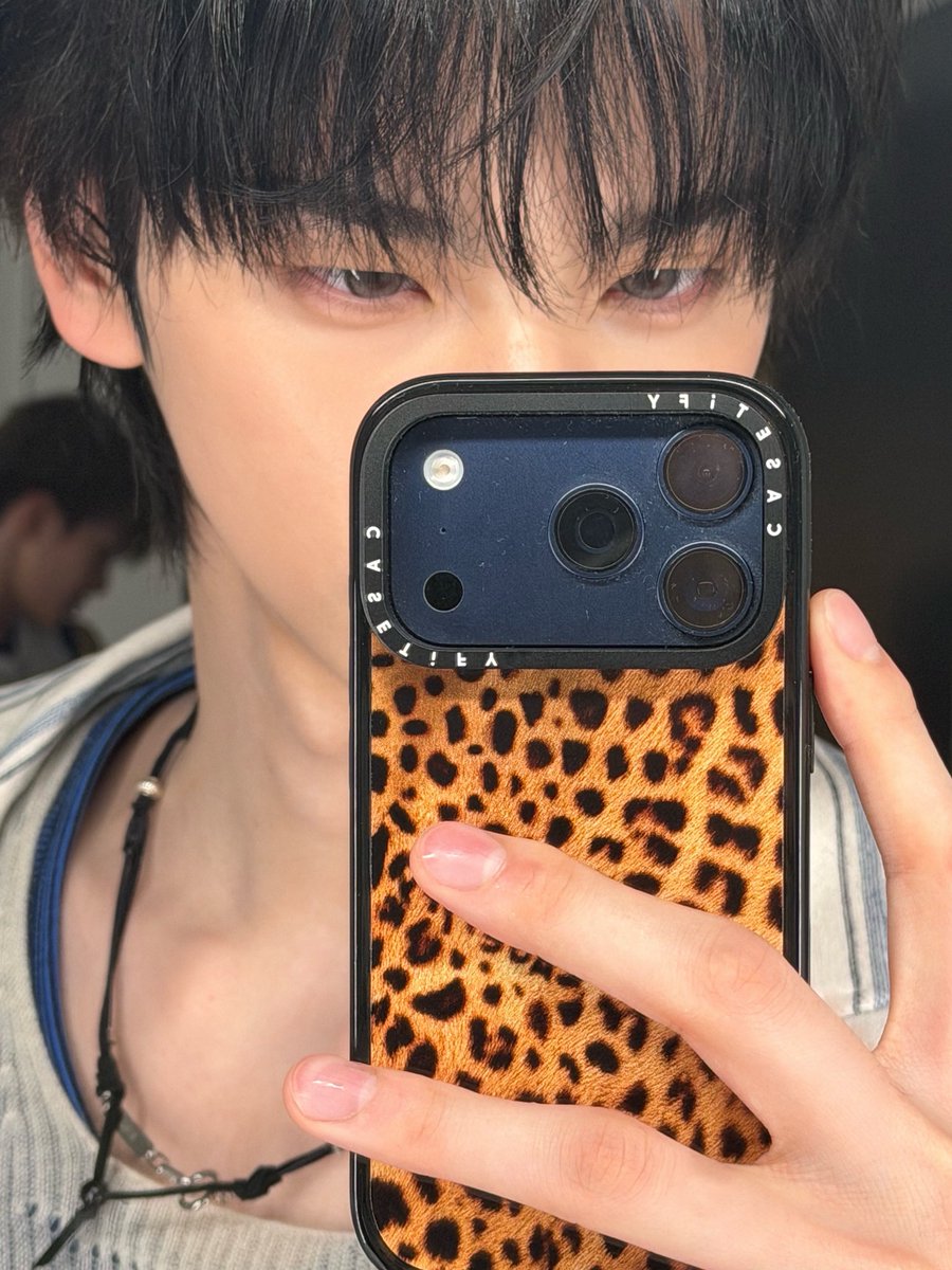 TWSLATION_'s tweet photo. [260803] #SHINYU WV POST

🦒: Soda soda

#신유 #TWS #투어스 @TWS_PLEDIS https://t.co/20FXRDYlZB