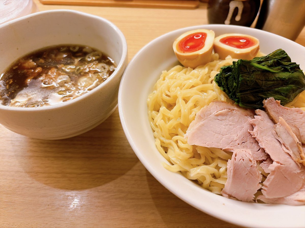 48_Tranquilo's tweet photo. 長岡食堂東京ラーメン横丁店@東京
【夏季限定】味玉つけ麺(大盛)+ほうれん草

本日の一杯🍜 https://t.co/MWykOQFFYb