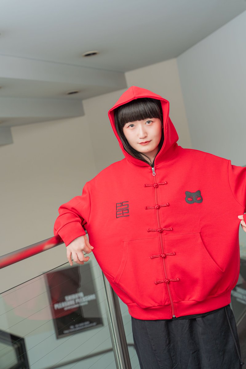 passepied_info's tweet photo. 📣通販限定グッズ
#パスピエ オリジナルパーカー！
メンバー着用画像公開📷

Vo.大胡田なつき こだわりのデザインと素材💫
PSPE チャイナボタンパーカー（M/Lサイズ）

大胡田→Mサイズ着用

▼販売期間：7/31(金)22時〜8/16(日)まで
▼申込：https://t.co/CjLQqNTWal
  
#PASSEPIED
#PSPE https://t.co/sYNAT9iQhj