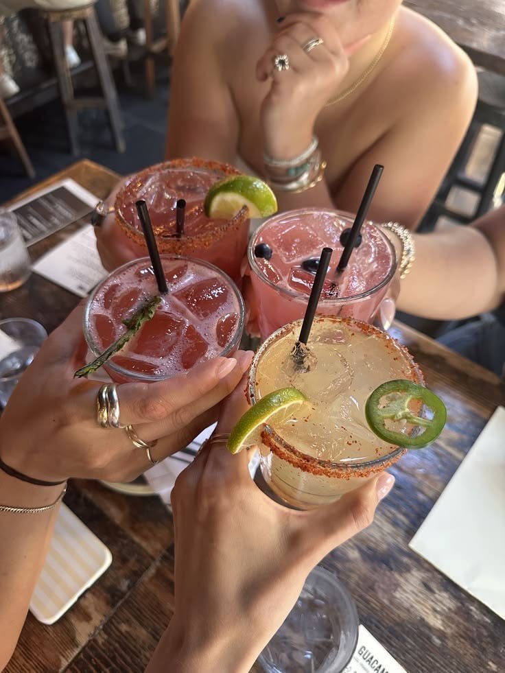 dazzlinghavens's tweet photo. Cocktails https://t.co/L8rgK1SaSi
