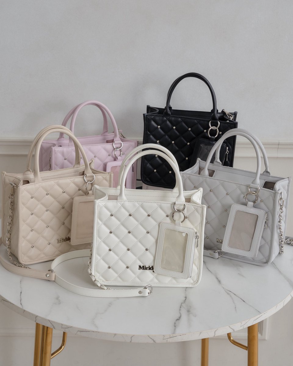 miridy_official's tweet photo. 【𝒁𝑶𝒁𝑶𝑻𝑶𝑾𝑵♥ ꒷꒦】
Miridyで大人気のビジューバッグが再入荷🎀
 #推し活バッグ #参戦バッグ https://t.co/luTin8CXfg