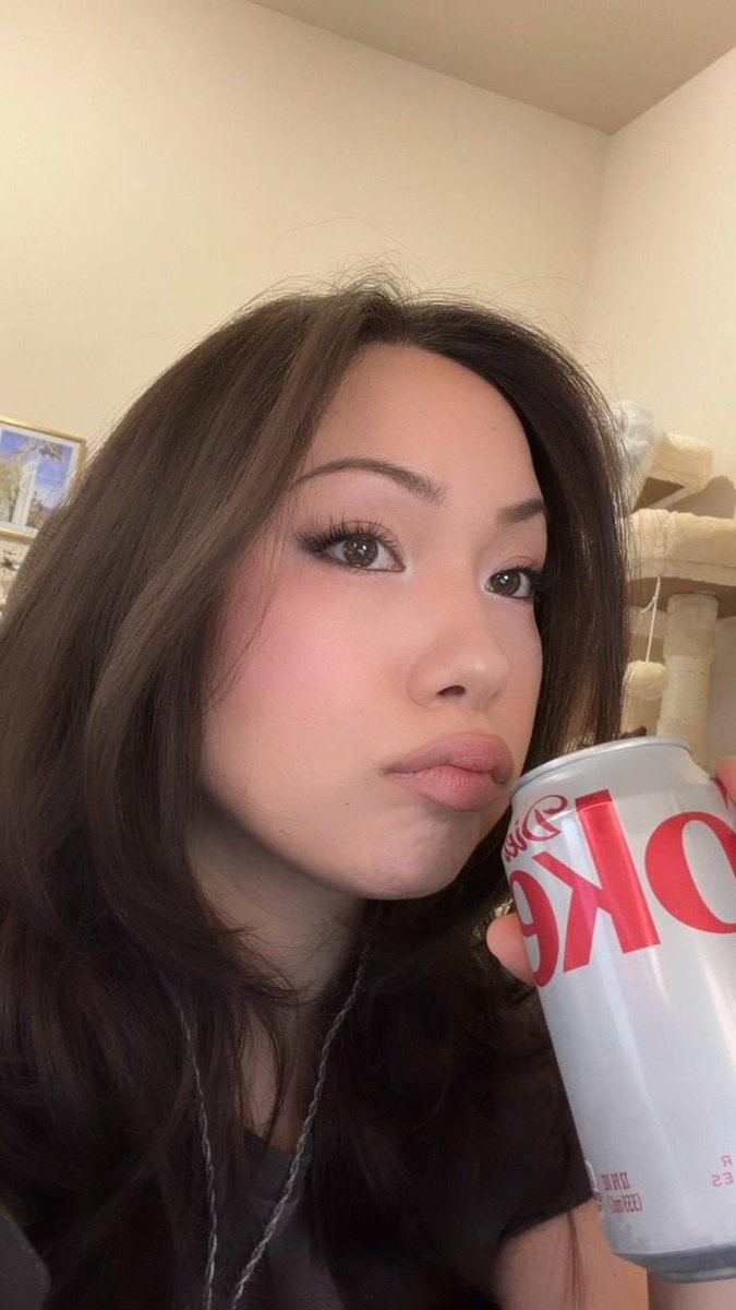 quartersimpjade's tweet photo. top tier face card and you can’t convince me otherwise 😵‍💫 https://t.co/8ocQr5OGQ9