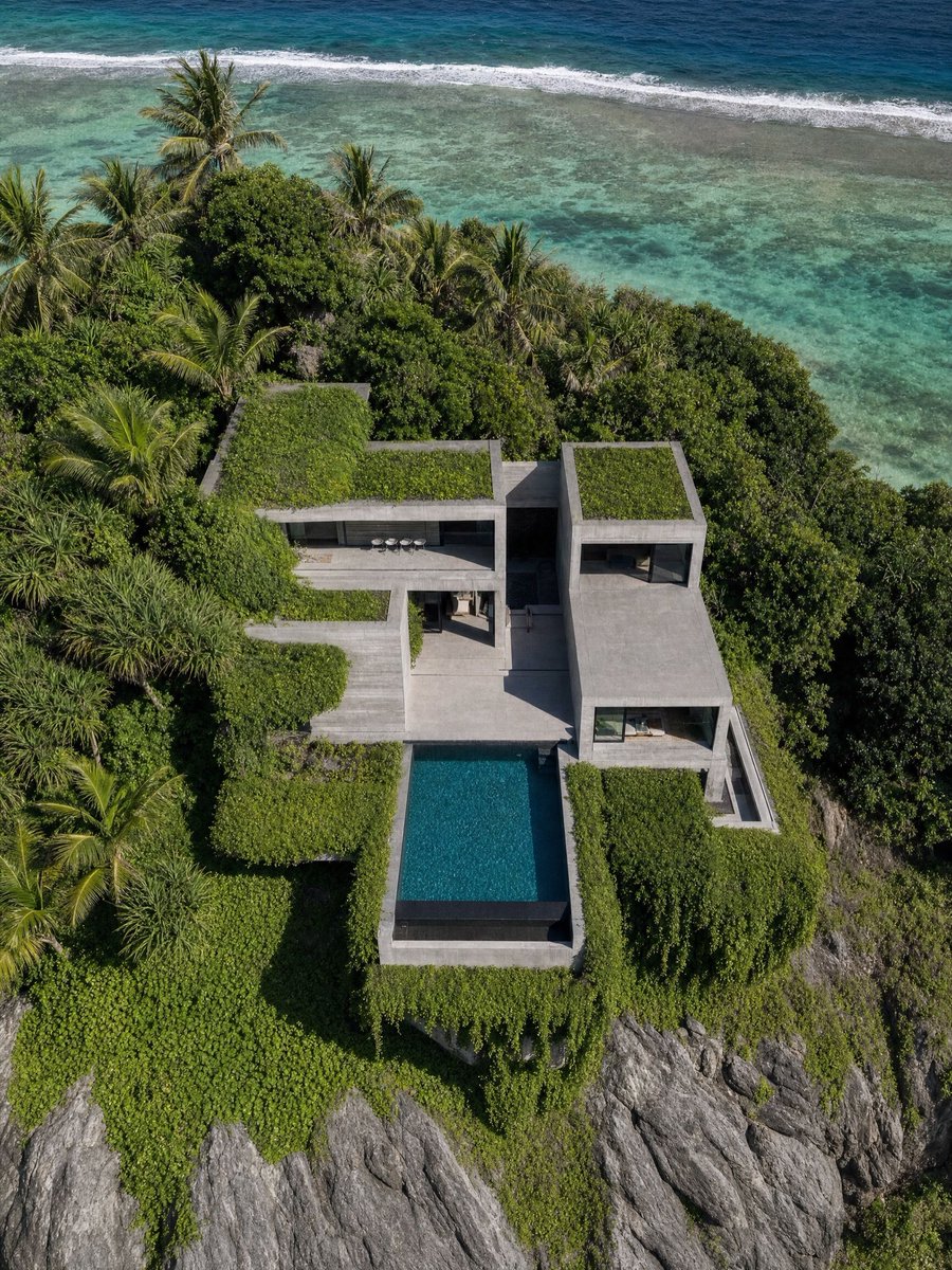 hutdesigns's tweet photo. Raw concrete meets tropical greenery 🍃 https://t.co/BgPQ6dHcy8