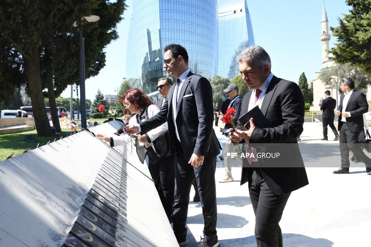baku_iletisim's tweet photo. Türkiyə nümayəndə heyəti Şəhidlər xiyabanı və Türk şəhidliyini ziyarət edib

https://t.co/SbCNI1F2no https://t.co/o6vwbiI8X2