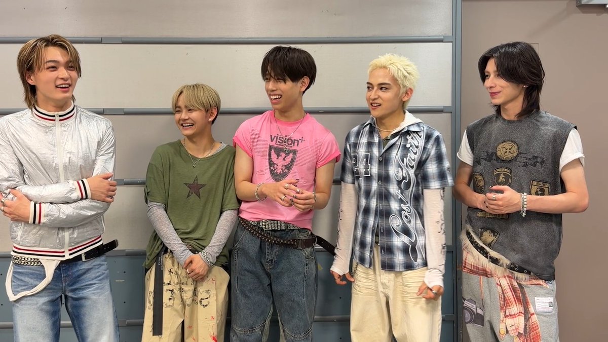 starglow_bmsg's tweet photo. 〖 STARGLOW Official Fan Club 𖤐 〗

✦ ────────── ✦

              MESSAGE
      From STARGLOW✉️

✦ ────────── ✦

『CDTVライブ！ライブ！』Thank you!!!!!

✔️新規入会はこちら
https://t.co/MtWFh38ejW

#STARGLOW
#STARGLOW_withSTARS https://t.co/RVm8zW6jcA