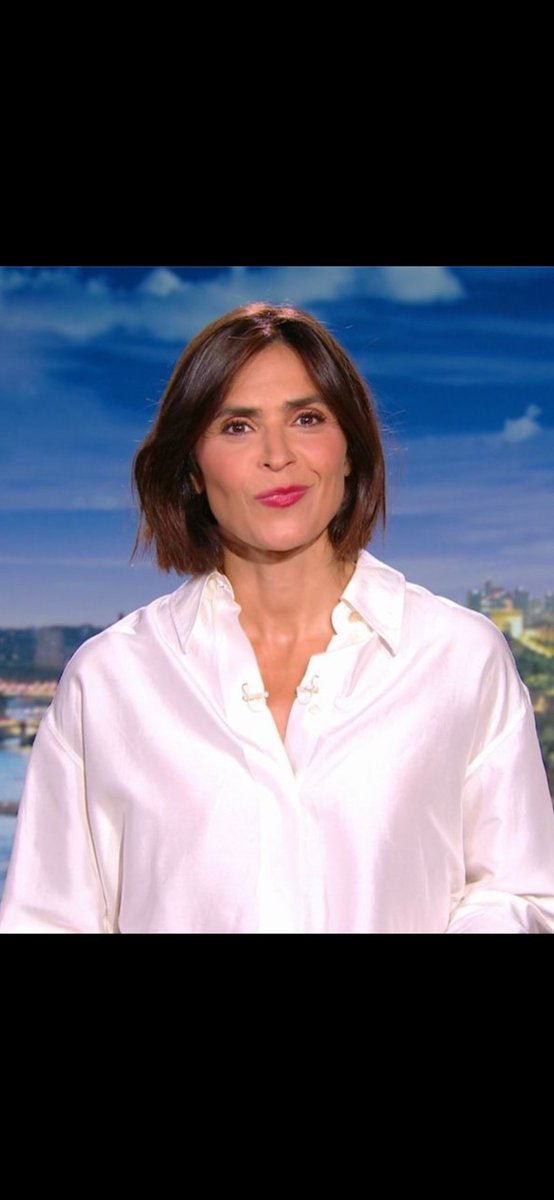 chemsier's tweet photo. Sonia Chironi - 02.08.2026
L'excellente et merveilleuse @SoniaChiro à la présentation du journal de 20h sur #France2
😍
#chemisier #blouse #satin #soie https://t.co/hz0wMO64z3