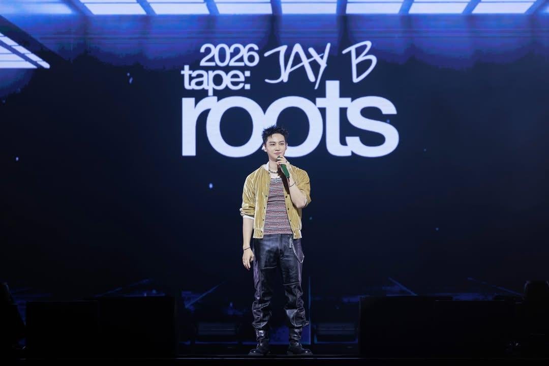 mydef_mysoul's tweet photo. 🗞️[News] #JAYB #528hzkr 
#2026Tape_roots_Taipei

เจบีลีดเดอร์ของบอยกรุ๊ปชื่อดังจากเกาหลี GOT7 จัดคอนเสิร์ต 2026 JAY B tape: roots taipei ที่ไต้หวัน พร้อมกล่าวทักทายเป็นภาษาจีนว่า "สวัสดีครับทุกคน ผมเจบี จาก GOT7 ครับ"

เพลงส่วนหนึ่งในคอนเสิร์ตครั้งนี้ ได้แก่ go UP, The Way We Are, FAME, Wonder, B.T.W, Time, We, Dive Into You, Velvet Trigger, RIDE, Switch It Up และช่วงอังกอร์ยังขนเพลงฮิตของ GOT7 มาร้องหลายเพลง รวมถึง Before the Full Moon Rises และยังเซอร์ไพรส์แฟนๆด้วยการแสดงเพลงใหม่ที่ยังไม่ได้ปล่อยอย่าง Sweetie และ Head To Toe อีกด้วย

เจบีกล่าวว่า "ต่อจากนี้ผมก็จะยังคงร้องเพลงและทำดนตรีต่อไป เพราะฉะนั้นทุกคนไม่มีที่ไหนให้ไปหรอกนะครับ ถึงจะแอบหนีไป สุดท้ายก็จะกลับมาหาผมอยู่ดี ขอบคุณจริงๆที่สละเวลามาหาผม ขอให้ทุกคนมีความสุขนะครับ และถ้าความสุขนั้นเป็นเพราะผมก็ยิ่งดีใจมากเลย ขอบคุณทุกคนครับ" 

小漂漂 ผู้สื่อข่าวพิเศษด้านบันเทิงของ LiTV Online Movies และ ofiii
🔗https://t.co/cgO9tGDpt7

@defjaybkr @528hzkr