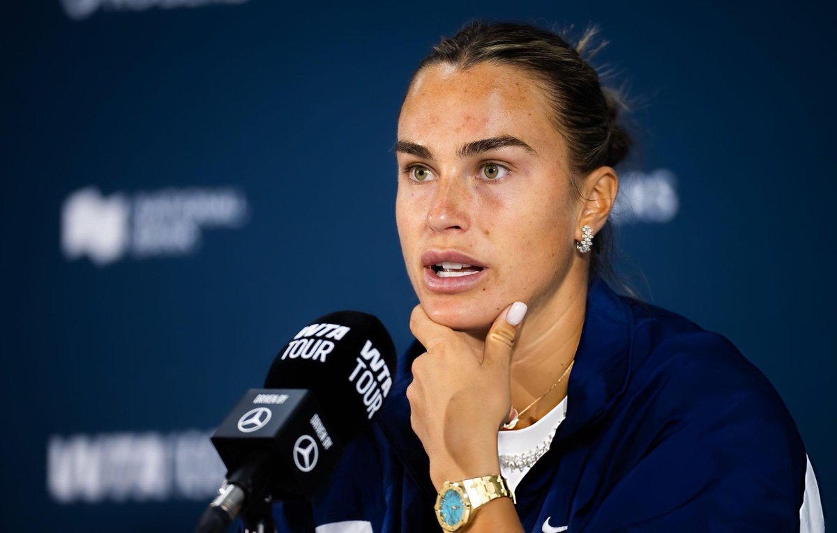 Tiempodetenis1's tweet photo. Aryna Sabalenka expresó su respaldo a la nueva política de la WTA de implementar pruebas genéticas para confirmar el sexo biológico de las jugadoras:

🗣 "Apoyo totalmente los tests de género. Creo que es muy importante preservar la equidad en nuestro circuito". 

🗣 "Biológicamente, los hombres son mucho más fuertes que las mujeres. No sería justo que las mujeres enfrenten a hombres biológicos".

🗣 "Si todas debemos ser testeadas, estoy feliz de hacerlo. Es completamente justo".