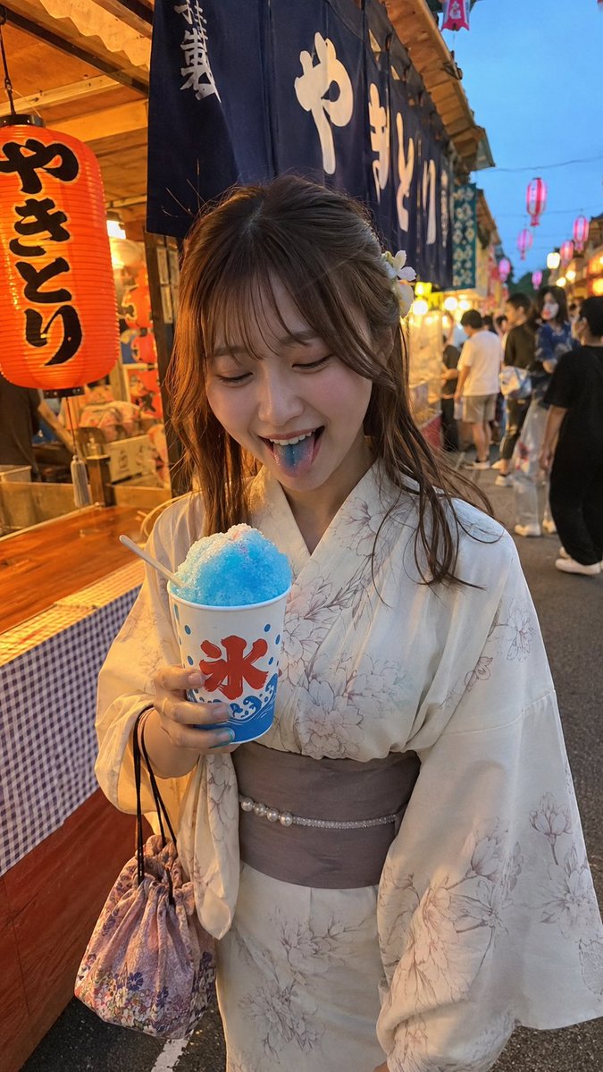 kuma_59632's tweet photo. 見せすぎない浴衣のほうが、なぜか目を奪われる。

いろいろな構図を試して分かったのですが、
浴衣は露出を増やすよりも、

「どの瞬間を切り取るか」

にこだわった方が、魅力が出やすいです。　　　　　　　　　　　　　　　　　　　　　　　　　　　　　　　　　　　　　　　　　　　　　

たとえば、

・振り返ったときに見えるうなじ
・歩いた瞬間に少しだけのぞく脚
・袖や襟がわずかに着崩れた姿
・ブルーハワイを食べて、舌が青くなった笑顔

こうした小さなしぐさを入れると、
ただ浴衣を着て立っているだけの画像より、
一気に人間らしくなります。

特に意識しているのは、
肌を大きく見せることではありません。

「今の一瞬、ちょっとドキッとした」

と思える場面を作ることです。

うなじも、脚も、少し着崩れた浴衣も、
見せようとしすぎると不自然になります。

逆に、

・友だちに呼ばれて振り返る
・屋台を見ながら歩く
・髪を耳にかける
・かき氷を食べて笑う

このように、先に動作を決めると
自然に見せやすくなります。

海外の方には浴衣そのものが珍しく、
日本らしい夏の空気も伝わりやすいです。

自分が作りたいのは、アニメのように
大きく見せる表現ではなく、
日常の中でふと目に入る自然な魅力。

見せすぎないからこそ、表情やしぐさまで引き立つ。

浴衣は、自然体の一枚を作るのに
かなり相性がいいと思います😌

今回はリアルな浴衣にこだわってるので
外国の方にも楽しめたらと思ってます😆

ALTと下にプロンプトあります👇

2枚目
direction:   overall_tone: 花火大会の帰り道、人混みの中で偶然切り取られた、実在SNSにありそうな超リアルな私的フォトスナップ   capture_reason: 神社へ参拝に向かう途中、同行者が歩きながら何気なく撮影した自然な記録写真   style: 自然なスマホ写真、生活感重視、記録写真、未加工に近い質感   genre: 夏祭り・花火大会・神社参道スナップ   restriction: 成人女性のみ、実在人物や有名人に似せない、広告写真やグラビア風にしない、身体部位を主役にしない、自然な歩行動作を優先  mood:   花火大会の余韻   夏の夜の湿度   人混みのざわめき   少し疲れた心地よさ   行列の流れに身を任せる自然な空気  model:   20代前半の成人日本人女性   親しみやすく自然な可愛らしさ   オリジナルの人物   華奢で細身だが健康的でしなやかな体型   現実的な身体比率  face:   階段の上方向へ向いた自然な斜め横顔   目元・鼻筋・口元・輪郭が無理なく分かる角度   観察者とは目を合わせず一段上の足元へ視線を向ける   ピンクベージュ系のナチュラルメイク   自然なブラウンの瞳   小さめで自然な厚みの唇   少し歩いて息が上がった穏やかな表情  hair:   暗めブラウン   ゆるい低めシニヨン   薄い前髪   顔まわりの細い後れ毛   歩いたことで少し乱れた毛束   湿度でまとまる毛先   小ぶりな簪   花火帰りの湿気で前髪が少し束になる  body:   成人女性として自然な体型   華奢で健康的な全身シルエット   階段を上る動作による自然な重心移動   歩幅による身体全体の伸び   身体ではなく歩行姿勢と浴衣のシルエットが印象として伝わる  skin:   自然なきめ   わずかな色ムラ   軽い血色   左右差のあるリアルな肌   頬に暖色光が柔らかく反射   AI的なツル肌や過度な美肌加工なし  outfit:   紺地に淡い朝顔と金魚柄の綿浴衣   生成り色の帯   帯締めに小さなガラス玉の飾り   綿素材らしい自然な布目   浴衣は伝統的な着付けで下前を内側、上前を外側に重ねる   階段を上る歩幅と脚の動きに合わせて上前がごく自然にわずか浮く   上前と下前の重なりの前側にできた控えめな隙間から、踏み出した脚の前太もものラインが一瞬だけ自然に見える   裾が大きくめくれ上がらず、浴衣の重なりが歩行で少し開いた結果として見える現実的な表現   布の重みと重力による自然な落ち感   折り目に柔らかな陰影   不自然なサイドスリットなし  accessories:   小ぶりな簪   小さな巾着袋   帯締めのガラス玉   控えめな髪飾り  scene_objects:   神社へ続く石段   赤い提灯   屋台の暖色灯   人混み   浴衣姿の参拝客   夜空の端に開きかけた花火   石段の摩耗   わずかな湿り気   落ちた花びら   小さな紙片   前景端に別の参拝客の肩   提灯の一部が画面端に入る  pose:   前の人との間隔を調整しながら階段を上る途中   片脚を次の段へ大きく踏み出している瞬間   片手で裾を踏まないよう膝の少し上を軽く押さえる   もう片方の手で巾着袋を持つ   上半身は自然な前傾   肩の力が抜けた歩行姿勢   作られたポーズではなく歩行途中の一瞬  lighting:   石段沿いの赤い提灯からの暖かい橙色光   屋台から届く暖色照明   遠くの花火の白青い光が髪と肩を淡く縁取る   浴衣の折り目や石段に光が不均一に反射   光源ごとの色温度差   スマホHDRらしい自然な補正  effect:   超リアル写真   自然なスマホHDR   SNS圧縮感   夜間の軽いデジタルノイズ   微細な階調   過度なシャープネスなし  camera:   864×1536px   縦長9:16   観察者一人称POV   彼女の斜め前寄り下方   約1mの距離   1〜2段下から自然に見上げる高さ   腰より少し低い視点   頭から膝下まで収まる縦構図   人物は画面中央より少し右   スマホ広角感   近距離らしい圧迫感   わずかな画面の傾き   背景と人物を同じ空気・画質・奥行きで描写   被写体だけを浮かせない  imperfections:   軽い手ブレ   少し甘いピント   前景人物が少しフレームにかかる   髪の一部が画面端で切れる   提灯が画面端で途中までしか写らない   夜間ノイズ   明暗差によるわずかな白飛び   スマホ撮影らしい不完全さ  background:   神社へ続く石段   赤い提灯が並ぶ参道   屋台の暖色灯   多くの参拝客   浴衣姿の人々   夜空に開きかけた花火   石段の質感が奥まで自然につながる   背景は均一にぼかさず空気感を維持する  atmosphere:   花火大会の帰り道らしい人の流れ   夏の湿度が髪や浴衣へ自然に影響する空気   石段を上る足音   屋台の明かりが徐々に遠ざかる時間帯   偶然タイミングよく撮れた一枚   実際のスマホカメラロールに残っていそうな生活感  composition:   顔から視線が進行方向へ流れ   浴衣の自然なシルエット   手元の裾   巾着袋   石段   提灯   人混み   夜空の花火へ視線が続く構図   歩行によって生じた浴衣の重なりのわずかな変化を自然な衣服の挙動として表現し、身体部位が主役にならない視線設計  negative:   AI的なツルツル肌   プラスチック質感   過度な美肌加工   広告写真のような完成度   グラビア撮影風   身体部位だけの構図   不自然なローアングル   不自然なサイドスリット付き浴衣   過度にめくれた裾   不自然な身体比率   極端な脚の露出   不自然なポーズ   人物だけ背景から浮く描写   完璧すぎる左右対称   実在人物に似た顔   実在ブランドロゴ   未成年に見える外見

4枚目
direction:   overall_tone: 夏祭りで友人が目の前から何気なく撮ったような、実在SNSにありそうな超リアル私的フォトスナップ   capture_reason: 屋台でブルーハワイのかき氷を食べた瞬間が可愛く撮れたので、そのままSNSストーリー用に残した一枚   style: 自然なスマートフォン写真、私的スナップ、日常記録   genre: 夏祭りスナップフォト   restriction: 864×1536px、9:16縦構図、成人女性のみ、広告写真・グラビア風禁止、過度なレタッチ禁止、自然な生活感重視  mood:   夏祭りの賑わいの中で思わず笑ってしまった、可愛らしく親しみやすい空気感   気取らない自然体   少し照れた微笑み   夏の夕暮れらしい穏やかな高揚感  model:   20代前半の成人日本人女性   可愛らしく親しみやすい雰囲気   健康的で華奢な体型   現実的な身体比率   作り込みすぎない自然な美しさ   オリジナルの人物  face:   柔らかな卵型の顔立ち   優しく細まった目元   透明感のあるナチュラルメイク   コーラル系の自然なリップ   ひと口食べた直後、自分でも可笑しそうに少しだけ青く染まった舌を見せて照れ笑い   顔は観察者側へ軽く向いているが視線は自然にかき氷へ落ちている   頬がほんのり赤みを帯びる自然な血色  hair:   ナチュラルブラウンのセミロング   毛先が柔らかくまとまる自然な質感   夏の風で前髪と顔まわりの髪が軽く揺れる   湿度で細い毛束が少しまとまる   強すぎない自然なツヤ  body:   健康的で華奢な体型   自然な立ち姿   力の抜けた肩   浴衣が身体に自然に沿う落ち着いたシルエット   不自然な誇張のない現実的なバランス  skin:   自然な肌質   夕暮れの柔らかな光を受けた健康的な透明感   軽い血色   過度な美肌補正なし   毛穴や質感をほんのり残したリアルな肌  outfit:   白地に淡い花柄の浴衣   落ち着いた色味の帯   柔らかな木綿生地   自然な布の落ち感   動きによってできる控えめなシワ   袖口や帯に夕暮れの暖色光が柔らかく映る  accessories:   小さな和柄の巾着   控えめな髪飾り   シンプルな帯飾り   実在ブランドロゴなし  scene_objects:   ブルーハワイのかき氷   木製スプーン   少し溶け始めたシロップ   屋台の暖簾   赤い提灯   木製の屋台カウンター   夏祭りの装飾  pose:   片手でかき氷を持つ   もう片方の手は自然に身体の横   食べた直後に照れ笑い   肩の力が抜けた自然な姿勢   観察者との距離は腕一本ほど   頭から太もも付近まで入るミドルショット  lighting:   夕暮れの淡い青空   屋台の提灯による暖色光   暖色と青みが自然に混ざる柔らかな混合光   浴衣や髪へ柔らかなハイライト   スマートフォンHDRらしい自然な階調   強すぎない影  effect:   スマートフォン写真らしい自然な質感   SNS圧縮感   軽いHDR補正   わずかな暗部ノイズ   自然な色再現   過度なシャープネスなし  camera:   一人称POV   スマートフォン撮影   縦構図9:16   頭から太もも付近までのミドルショット   腕一本ほどの撮影距離   少し広角感のあるスマホレンズ   わずかに傾いたフレーミング   自然な手持ち撮影  imperfections:   わずかなフレーミングの傾き   少し甘いピント   軽い手ブレ   髪の乱れ   浴衣の自然なシワ   かき氷のシロップが少し溶けている   背景人物が少しだけ切れている  background:   ぼんやりした屋台   提灯の灯り   少し開いた暖簾   夏祭りの人混み   柔らかい玉ボケ   奥行きのある夜店の通り  atmosphere:   夏の湿度で空気が少し霞む夕暮れ   屋台から漂う祭りの賑わい   友人と歩きながら自然に撮ったような空気感   「今しかない瞬間」が偶然残ったようなリアリティ   SNSへそのまま投稿できそうな自然さ  composition:   顔を最も自然な視覚アンカーにする   顔から照れ笑い、青く染まった舌、かき氷、浴衣、背景の屋台へ自然に視線が流れる構図   人物だけが背景から浮かない自然な奥行き   スマートフォン写真らしい余白と生活感を残した構図  negative:   AIっぽいツルツル肌   プラスチックのような質感   過度な美肌加工   広告写真のような完成度   グラビア撮影風   不自然なポーズ   不自然な身体比率   人物だけが背景から浮く描写   過剰なシャープネス   極端なHDR   極端なボケ   過度な彩度   量産型の顔立ち   左右対称すぎる顔   完璧すぎる構図   実在人物に似た顔   実在ブランドロゴ