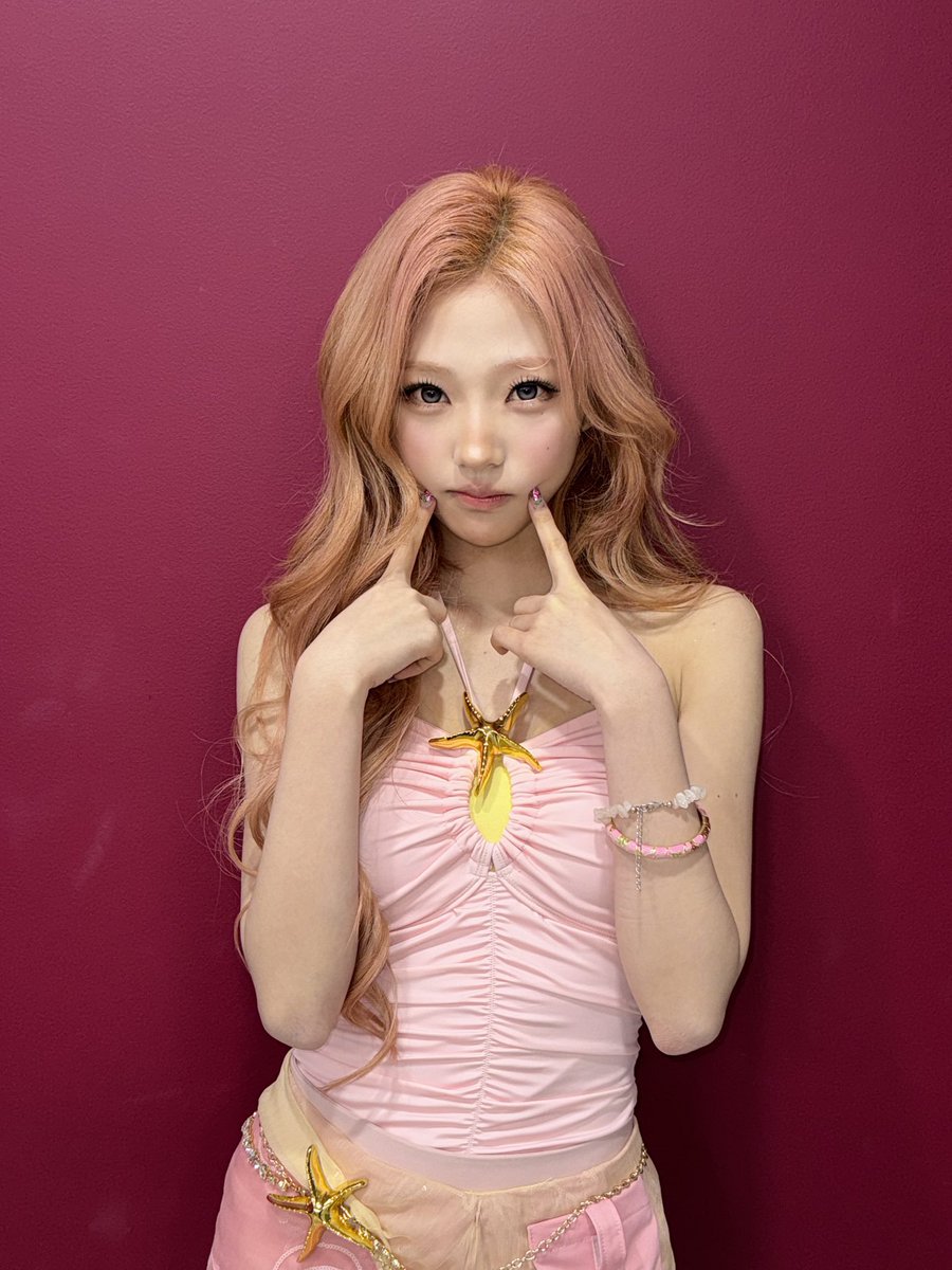 krvimstella's tweet photo. Letting my hair do its own thing while the soft pink fit and golden star detail stole half the attention. The deep burgundy wall made every color pop, and the whole vibe came out lookin' cute, dreamy, and lowkey unreal. https://t.co/HfjfAotl5e