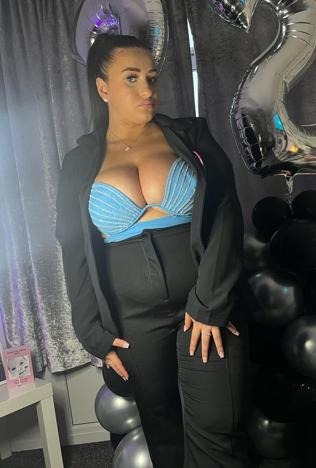 truplaya691's tweet photo. Sexy bbw chav https://t.co/YCOKt4vdVF