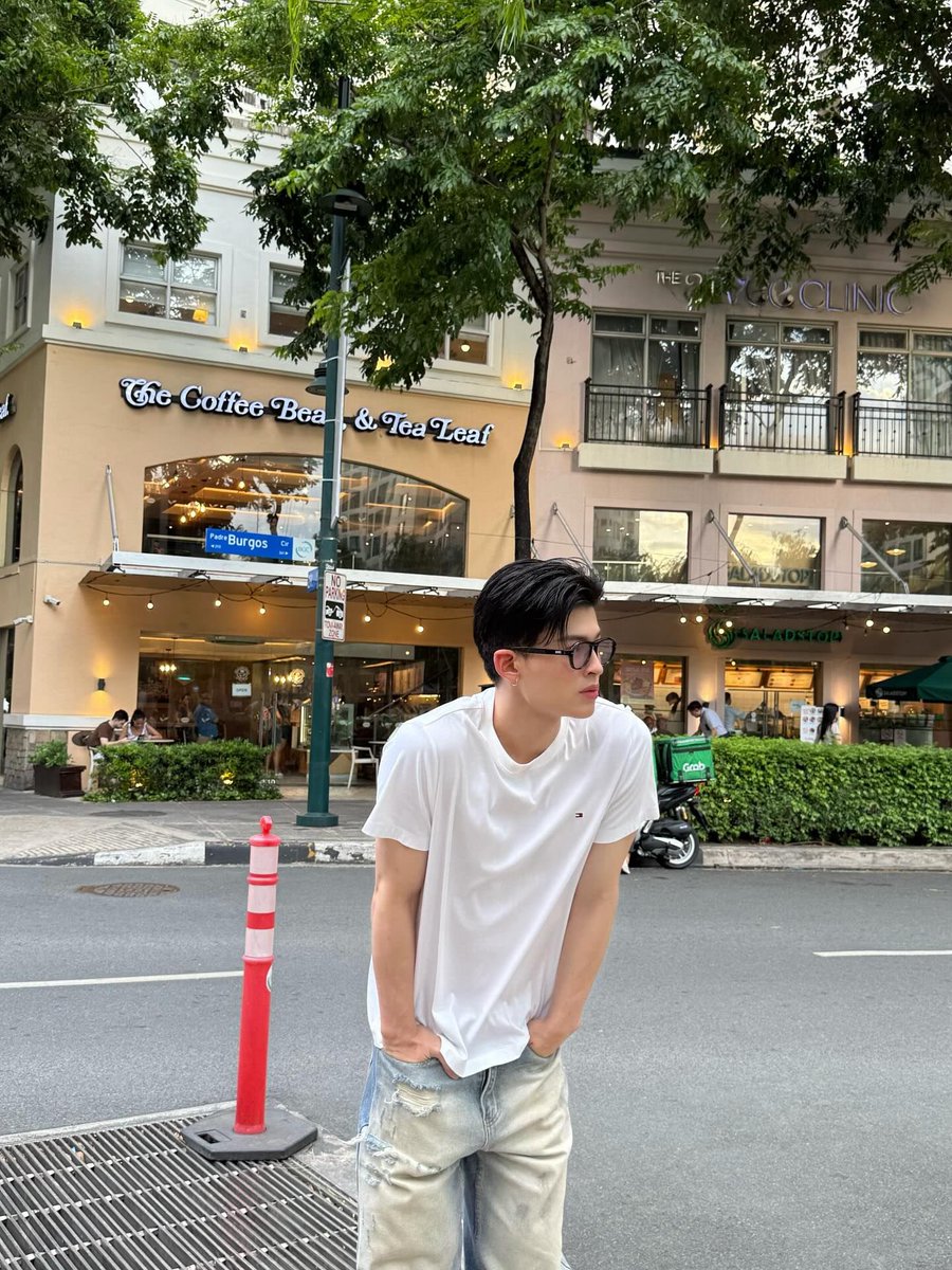 Bua__BB1a's tweet photo. คือคิดถึงปอนด์ ตอนช่วงตัด under cut แรกๆมาก คือป้าชอบมากอะ เป็นไทป์ผช ที่มองข้างหลัง รู้เลยว่าหล่อมาก หันข้างนี่ยิ่งแล้วใหญ่ หันหน้ามา โอ้โห! พระเจ้าเลยละ คือทรงไหนฮีหล่อหมด แต่ใจพ้มชอบทรงนี้มาก พี่ณรากลับไปตัดอีกด่วนๆๆ คือปอนด์อยู่ในคำว่า โครตหล่ออออ🥹👉🏻👈🏻 https://t.co/4j0cJMdE77