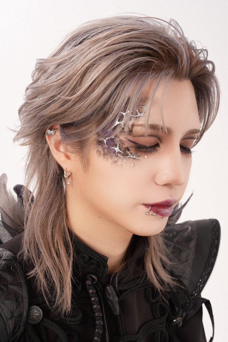 nisigakky's tweet photo. 0.1gの誤算 河村友雪さま
2026/08/03 KT zepp横浜

本日＆お誕生日のキービジュアル担当させていただいております。
ライブ仕様ではキラキラ感UP✨️

毎年色んなメイクをさせていただけて楽しいです！

お誕生日おめでとうございます🎉 https://t.co/FzCoMbvgtn