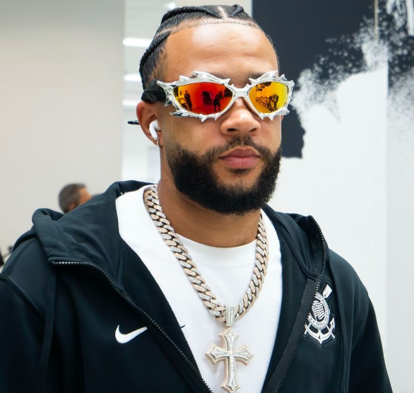 liberta___depre's tweet photo. Cristiano Dresch, presidente do Cuiabá, ironiza renovação de Memphis Depay com Corinthians:

"Eles continuam vivendo como se não estivessem devendo e não pagando. A CNRD fala em pelo menos seis meses sem poder contratar. O transfer ban foi dado no dia 17 de julho. Espero que a CNRD cumpra o que ela mesmo escreveu, porque se não vai ficar claro que não há punição para quem não honra seus compromissos. Só tem punição para quem honra."

Via: @ESPNBrasil 

📷AssCom Dourado / 📷Rodrigo Coca