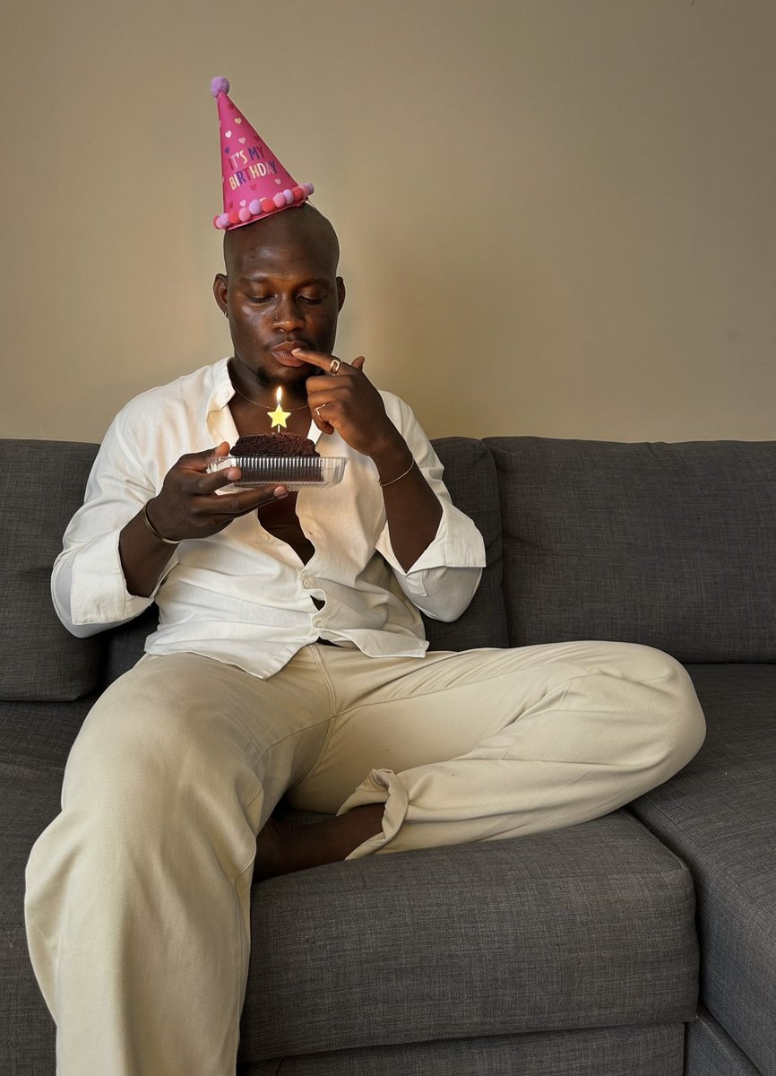 khojerr's tweet photo. I’m the birthday 🎈 https://t.co/ddtWAnxvBa