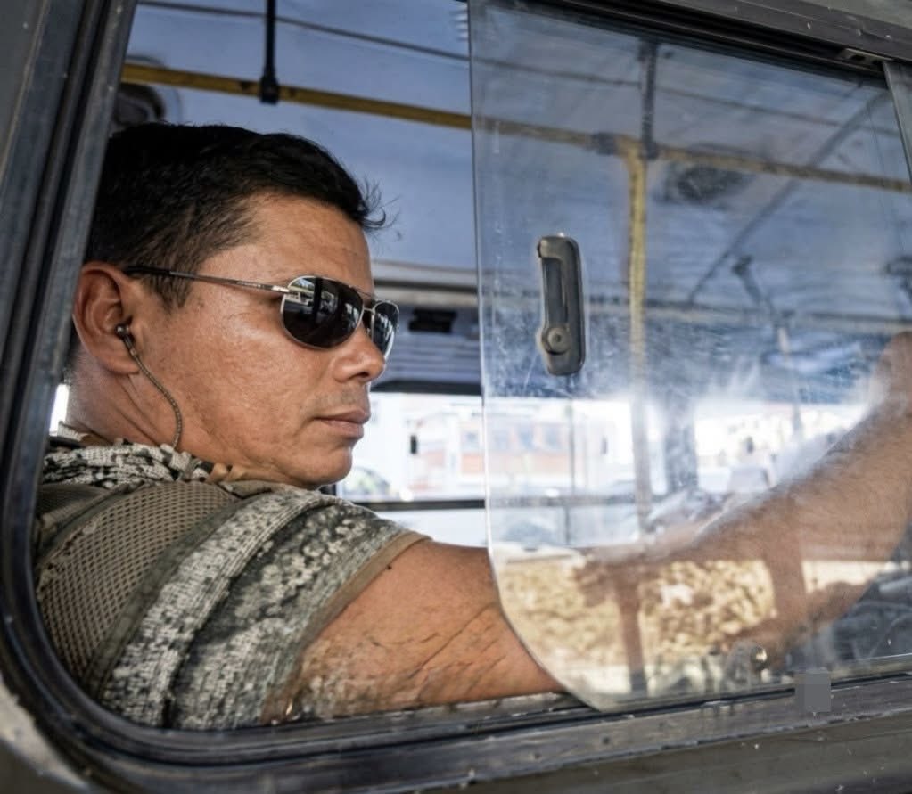 humarcianoo's tweet photo. Eu no ônibus imaginando coisas que nunca vão acontecer. https://t.co/3D8RLEBGnl