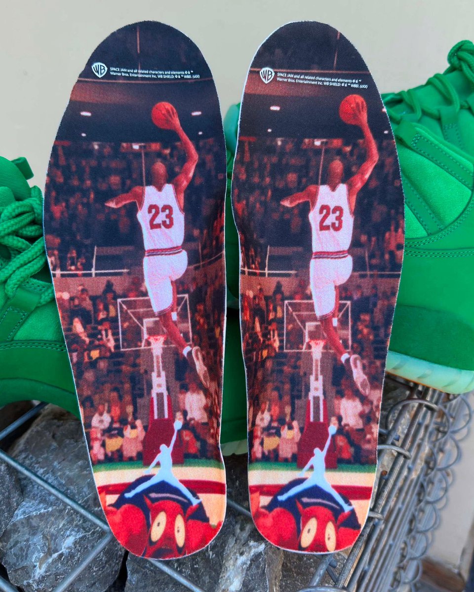 Ovrnundr's tweet photo. Nike Air Jordan 11 “Green Screen” 💚👽

• $255 
• November 16th

Releasing exclusively at NBHD stores

Celebrating the 30th Anniversary of Space Jam https://t.co/eY22ekh3vu