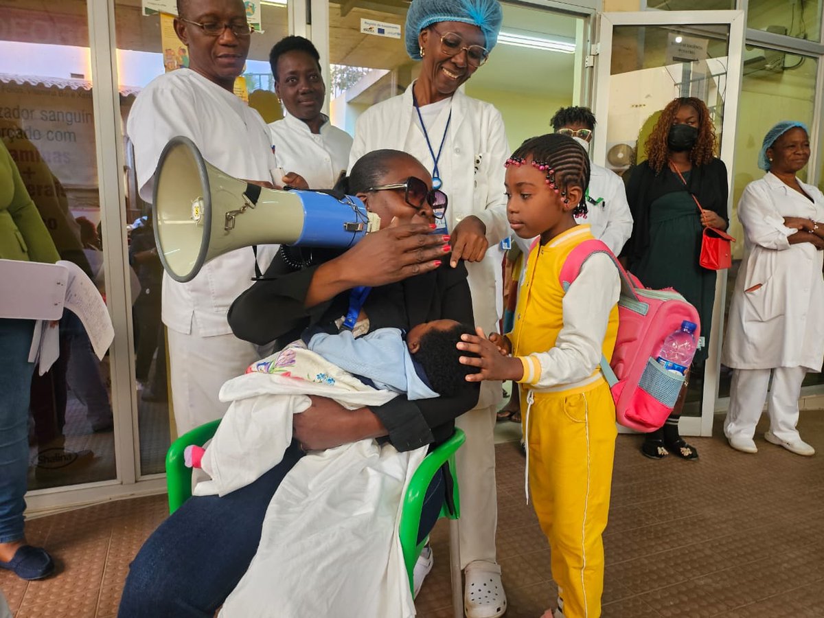 UNICEFAngola's tweet photo. #WBW2026 kicks off in Angola with strong community mobilization across Luanda, Huíla and Benguela.

More than 30 health facilities and churches hosted awareness sessions, reaching 1,086 women and 822 men to promote, protect and support breastfeeding.

#BreastfeedingWeek https://t.co/IJDNLYk55P