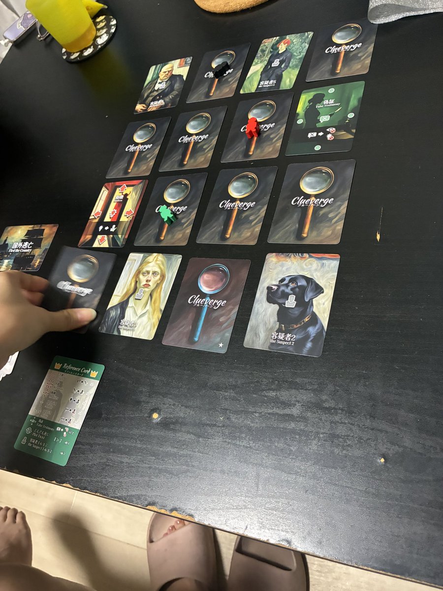 Kochirou's tweet photo. 夜に家族ボードゲーム

クルーバージュは予測推理系。
娘がいち早く、ここに犯人はいない！　と犯人国外逃亡を唱えて正解して盛り上がってくれて大変楽しめた！
続けて遊んだスポットライトミーガファーも、嫁の独走を止めようと娘とワーワー楽しめたねぇ
良い買い物でした！ https://t.co/HUysiok6Ok