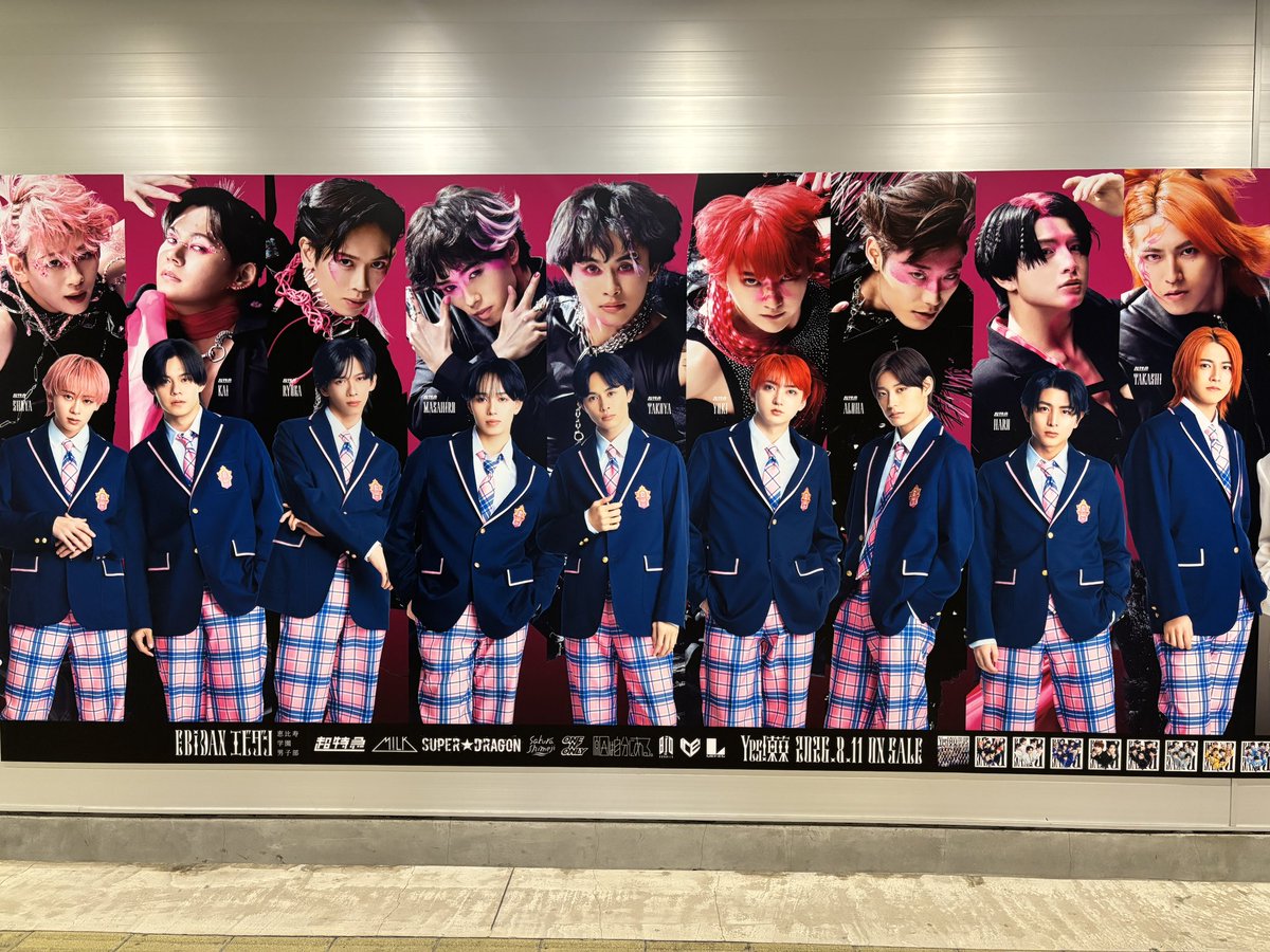 Coco1029S's tweet photo. 仕事終わりでも推し活は楽しい

#EBiDAN
#MILK
#超特急 https://t.co/2cYtNfaf8a