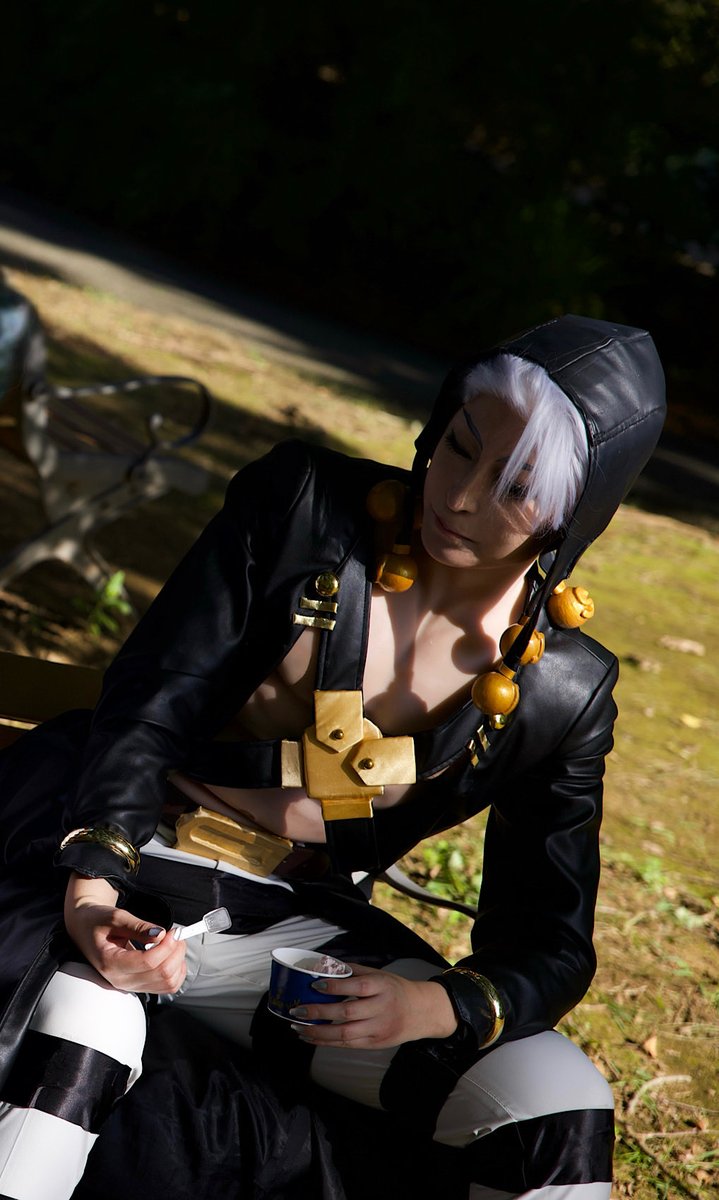 CosplayMaruHo's tweet photo. ⚠️コスプレ Cosplay

これは2024年10月の🌹園併せの際に、ラリーさん( @25ma25hu )が撮影してくれたオフショット！

これもだいぶ前の併せだけど、ほほえましい写真をたくさん撮っていただいたんでよく見返してます😙
頭巾の球の流れ方や衣装の映り方がお気に入りなのでアップしてみます https://t.co/jlHaGjaIwr
