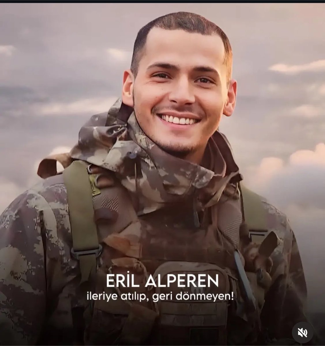 B729292's tweet photo. Dünya yakışıklılar günü 🇹🇷
#ŞehitPiyadeTeğmenErilAlperenEmir https://t.co/8t9Y5urPcZ