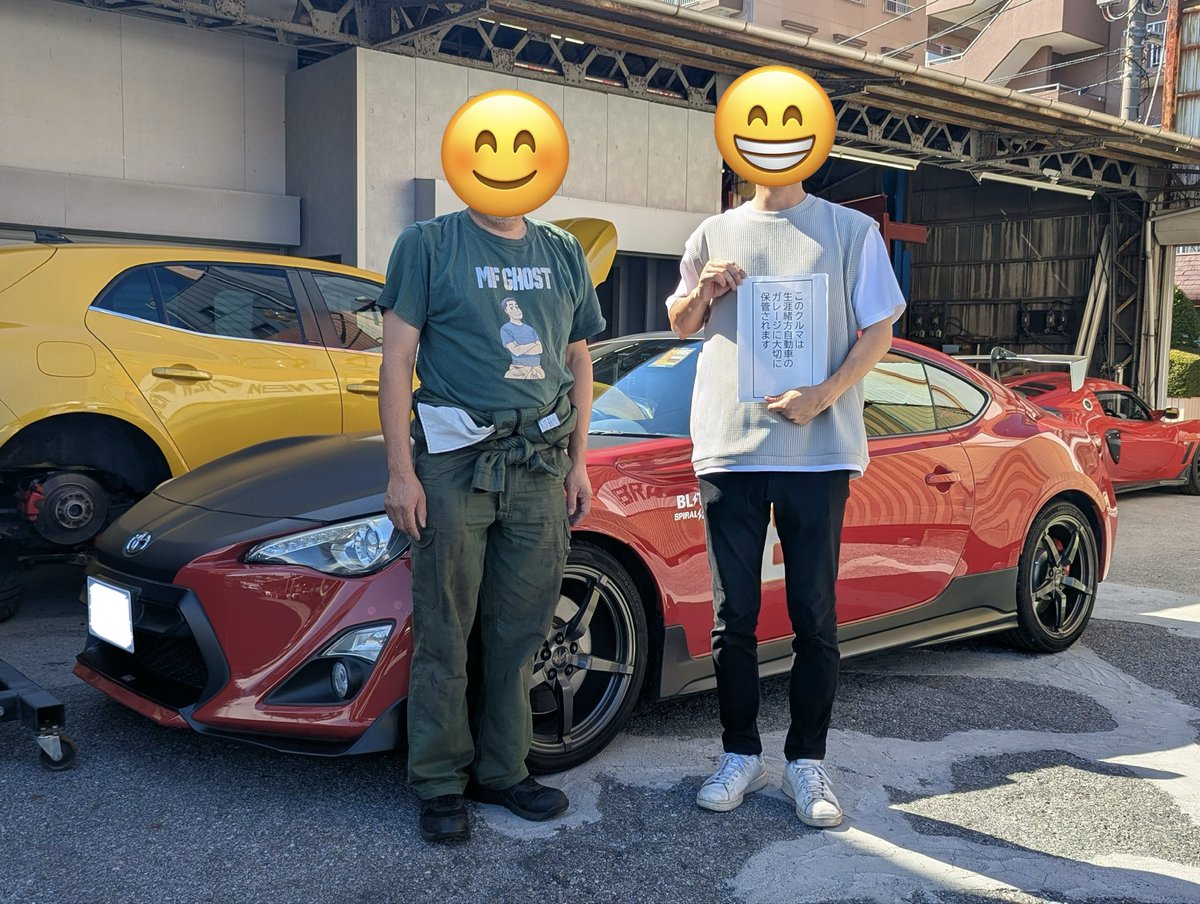 yoshiaki624's tweet photo. 先日のG.baseさんの次に向かったのは、緒方自動車こと畑野自動車さんです！
漫画とアニメそのままでした😁一部工場を改修したとの事で🤭
建物の中も全く同じ！
MFGと昴と彗星の1コマを再現してきました😆

お忙しい中、本当にありがとうございました😭
#MFゴースト
#昴と彗星
#シーサイドダブルレーン https://t.co/8pgauSvpOz