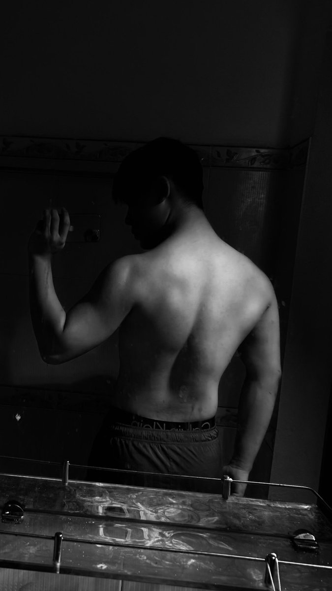 davidlee_220's tweet photo. look at my back

#gym #viralㅤㅤ #fypシ゚ 
ig: https://t.co/nchhfjHTI8 https://t.co/kqdyHEqOyI