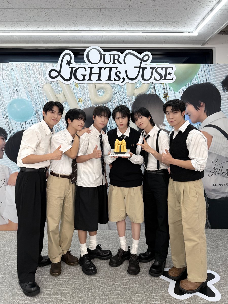 ONF_offcl's tweet photo. 260803
온앤오프의 9번째 여름을 축하해 🍃

#온앤오프 #ONF
#ONF_9th_Anniversary
#HAPPY_ONF_DAY https://t.co/6nHQ8yTLFe