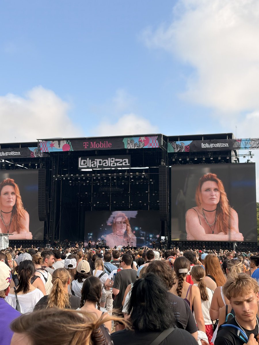 zipperzipzoo's tweet photo. saw the best band in the world at the best festival in the world 🥲 https://t.co/tDy6dUhLvh