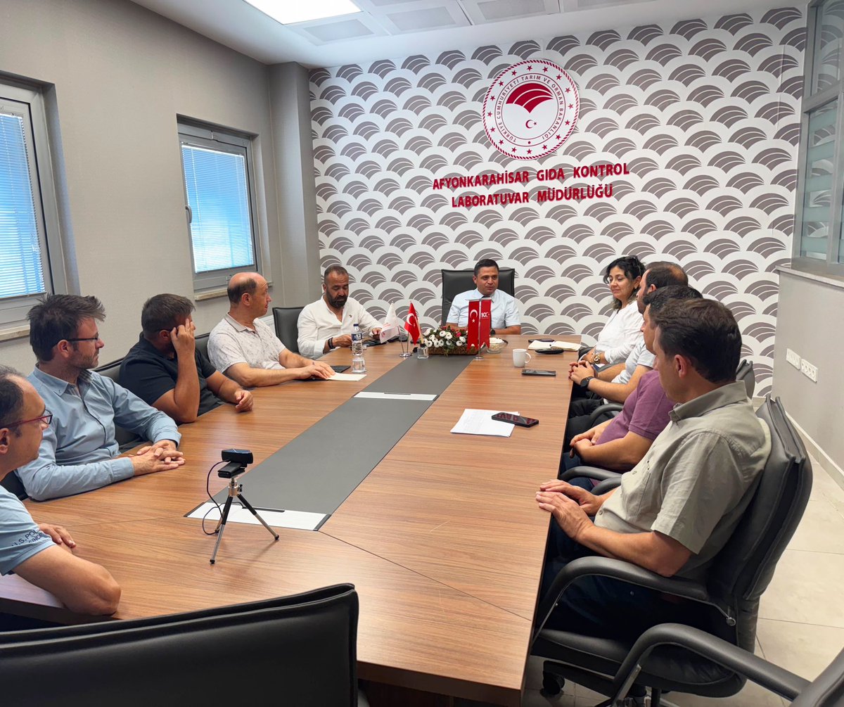 AfyonGKLM's tweet photo. Birim sorumluları ve numune kabul personelinin katılımıyla, numune hazırlama ve homojenizasyon süreçlerinde izlenecek iş akışının değerlendirilmesine yönelik istişare toplantısı gerçekleştirildi. Süreçlerin etkin ve standart bir şekilde yürütülmesine ilişkin görüş alındı. https://t.co/X5ETJaRSRz