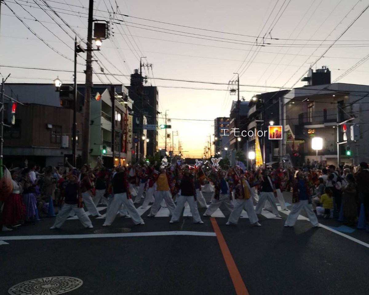nagoya_hinata's tweet photo. 【中川金魚まつりオフショット📸】
7/25に行われた中川金魚まつり🏮
今回はお祭り中のオフショットをご紹介します！✨️
⁡
撮った写真は是非ハッシュタグまたはメンションで投稿お待ちしてます🌟
⁡
 #鳴子踊りチームひなた 
 #よさこい 
 #オフショット 
 #中川金魚まつり https://t.co/Id5am01ij7