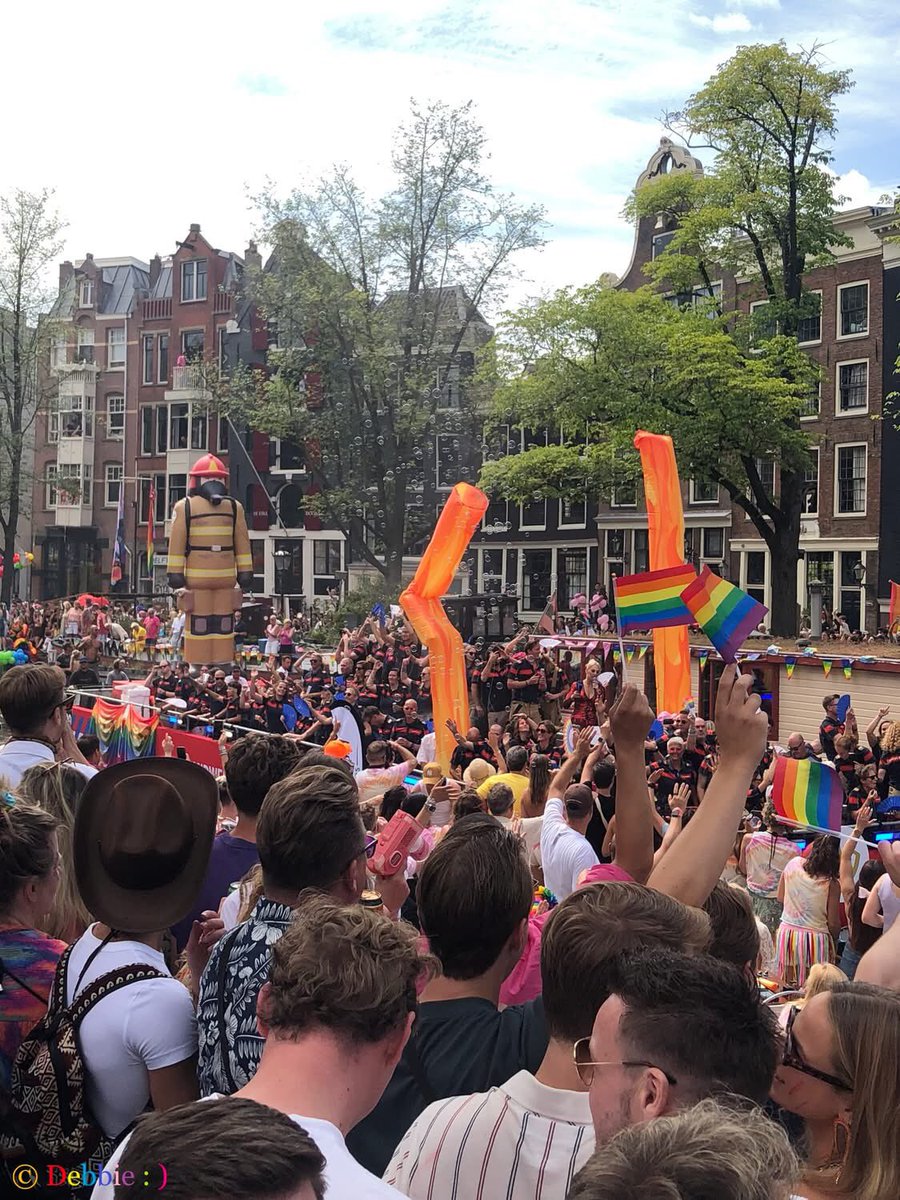 DebbieSchigt's tweet photo. Sfeer impressie 11
WorldPride zaterdag
#WorldPride 2026
#Amsterdam #AllesIsLiefde
#Brandweer boot
#HappyPride https://t.co/AP7qWe3Gr5