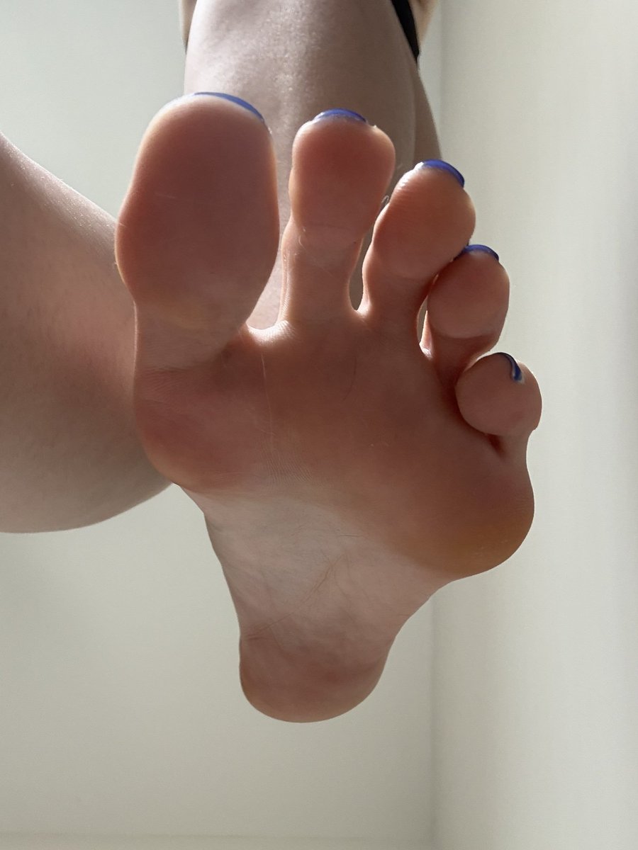 mikasa_mizuhara's tweet photo. Grace itself walks on the beautiful Toes  📸🦶 https://t.co/nviGkkNOZ7