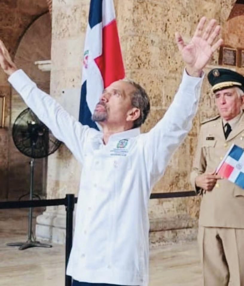 MarcosL67362289's tweet photo. Seguimos al lado de este Gran ser humano. El Historiador y hombre Culto Juan Pablo Uribe, @jpuribeM14 @CPEPRD @PresidenciaRD @PRM_Oficial https://t.co/MqdBABSjp1