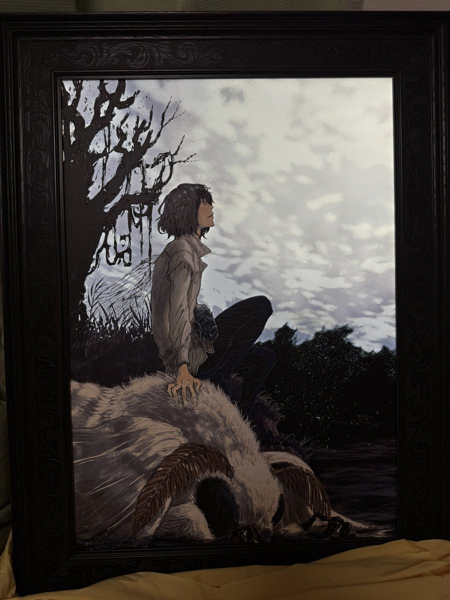 sunagamesh's tweet photo. はわわわ複製展示イラストのオベロンほんとすごい…。ライトありなしで別の景色になる。
正直会場の雰囲気とかライトあってこそだろうと思ってたんだけど、こうして手元で見ても見惚れてしまう。ずっと見てられる。
実物だいぶ大きくて重いので飾る場所本当に検討しなきゃ。アクリル板もいるよねぇ… https://t.co/KWF57ROCeA
