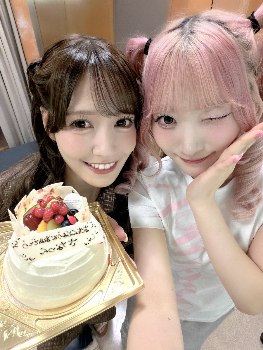 saitou_kiara's tweet photo. さなつん！
お誕生日おめでとう🎂💚

いつも明るく楽しくしてくれるムードメーカーさなつんに、毎日たくさん笑顔にしてもらってるよ！本当にありがとう🥹♡

何歳になってもずっとメンバーと一緒にいたいって言ってくれる愛情深いところが大好き🍀*゜
これからも楽しい思い出たくさん作ろうねー！♡ https://t.co/bxEfPxF7qk