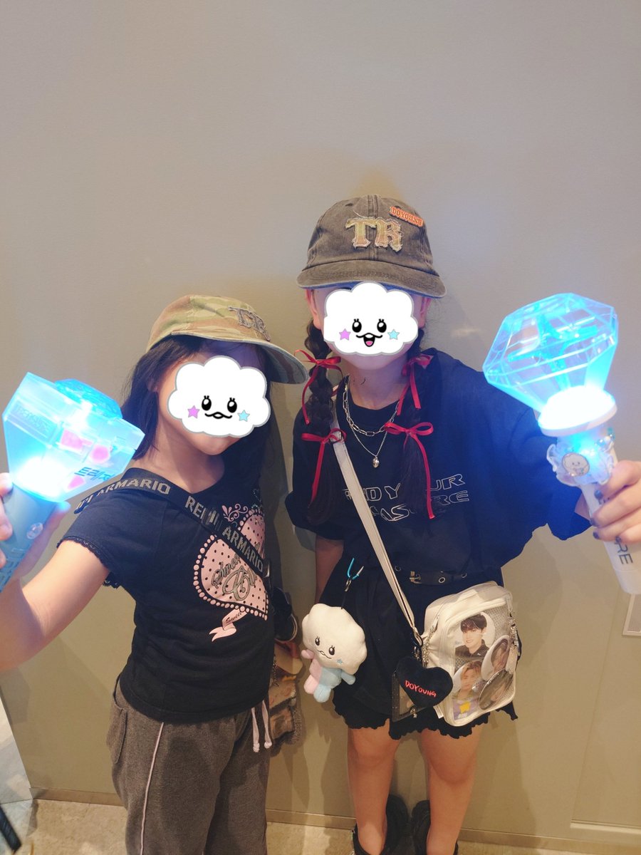 dekorinluv's tweet photo. 26/08/02
Aichi 2日目

どよちが大好きなドヨンペン🩵🐰

8歳トゥメ🩵🐰
9歳トゥメ🩵🐰

#トゥメのTHESTAGEコーデ
#THESTAGE_NEWWAV_LIVE_IN_JAPAN https://t.co/Bolkrhofv3