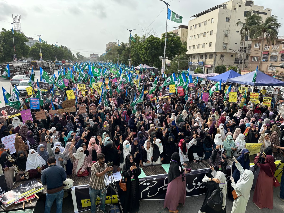 MudassirMadiha's tweet photo. فارم 45 پر جیتتا کوئی اور ہےفارم47 پر مسلط کسی اور لاڈلے کوکر دیا جاتا ہے
حافظ نعیم
#JIWomenAgainstPetrolLevy

Bhatta Levy NaManzoor https://t.co/O4IvSdg8jA