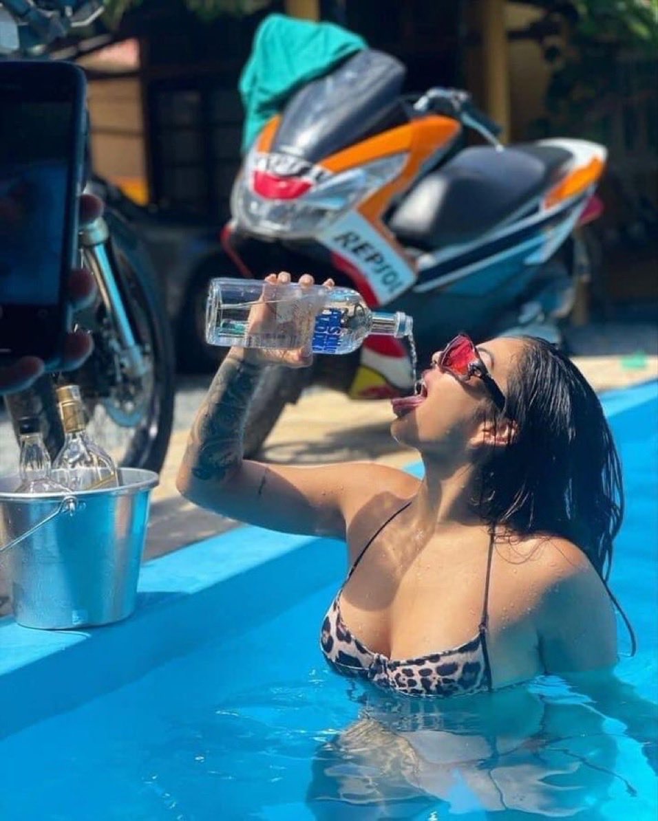 🏖️ tweet media