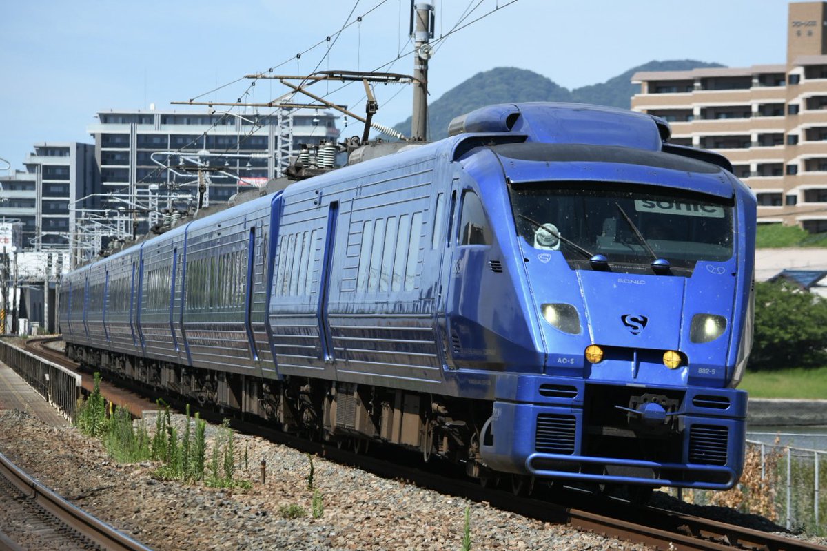 s3c08's tweet photo. この頃の水戸岡氏がデザインした車両は滅茶苦茶好き。新造の方が一番長けてる気がする。 https://t.co/MT1ypHCr5f